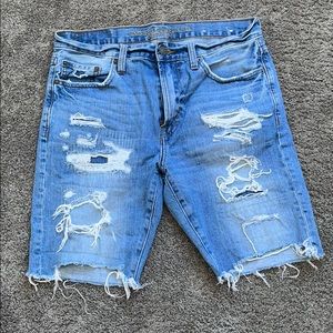 9” mid wash blue american eagle jean shorts!!💙